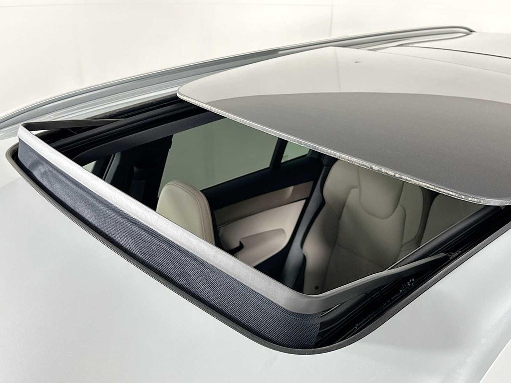 2026 Volvo XC90 PLUG-IN HYBRID PLUS, T8 AWD, ELECTRIC/GASOLIN 缩略图 19