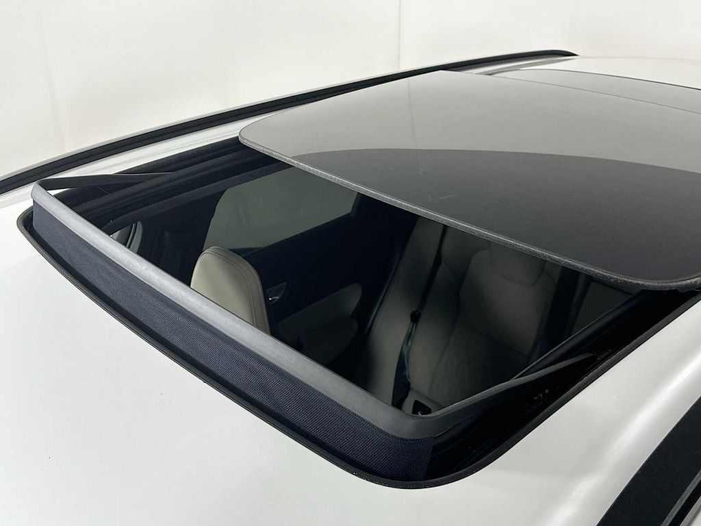 2026 Volvo XC60 B5 PLUS — миниатюра 19