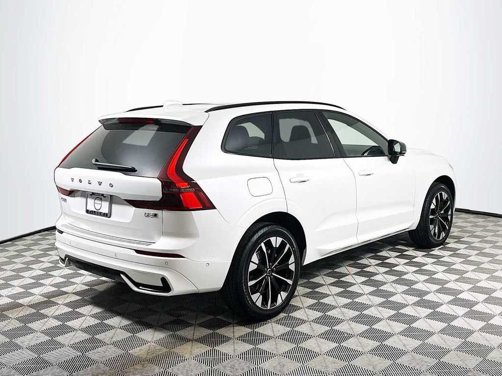 2026 Volvo XC60 B5 PLUS — фото 7