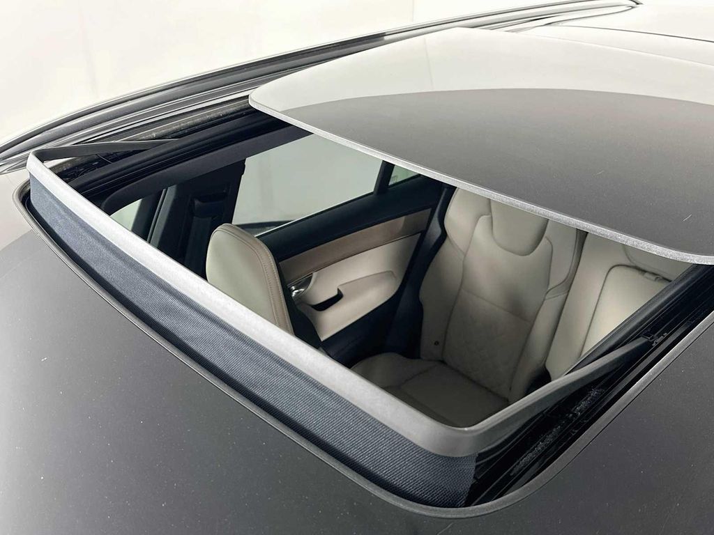 صورة مصغرة 20 لـ 2026 Volvo XC90 PLUG-IN HYBRID PLUS, T8 AWD, ELECTRIC/GASOLIN