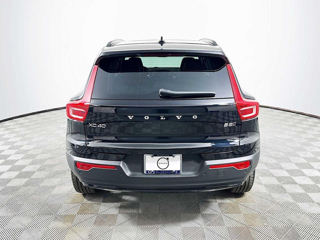 2025 Volvo XC40 B5 PLUS DARK THEME — фото 5