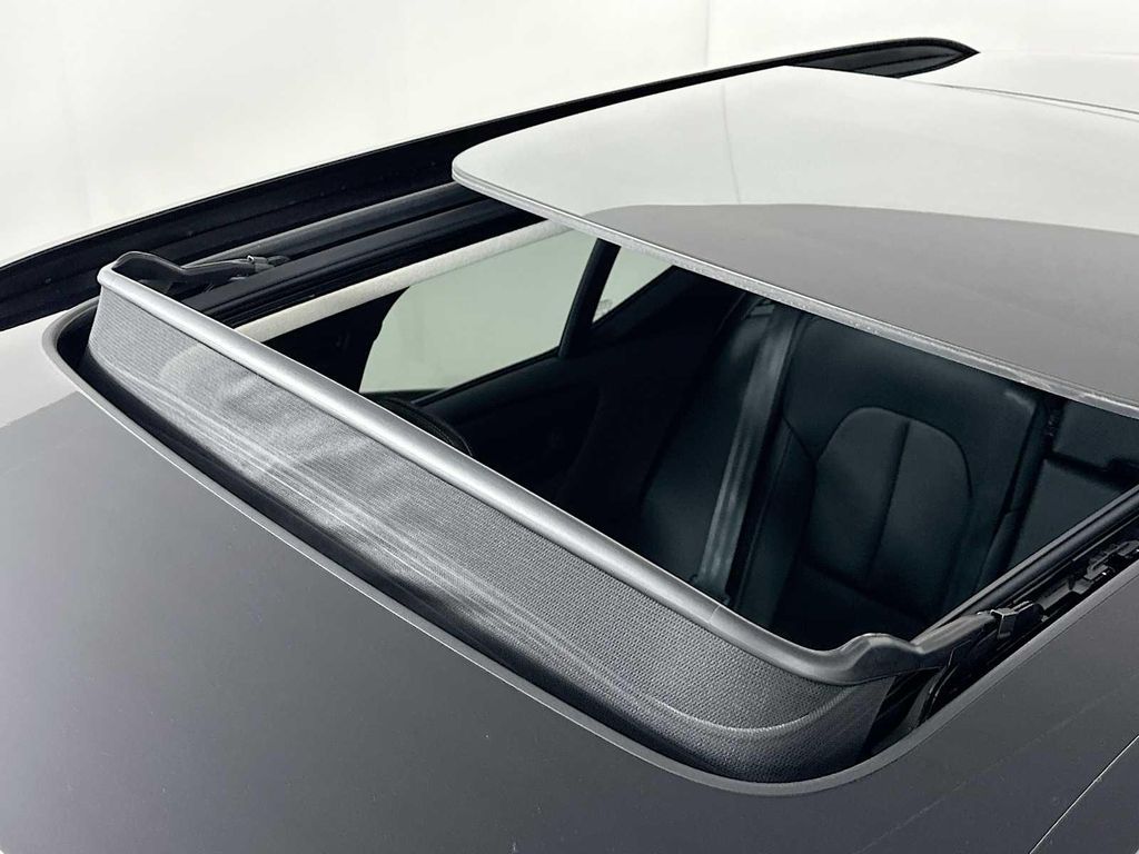 2025 Volvo XC40 B5 PLUS DARK THEME — миниатюра 17