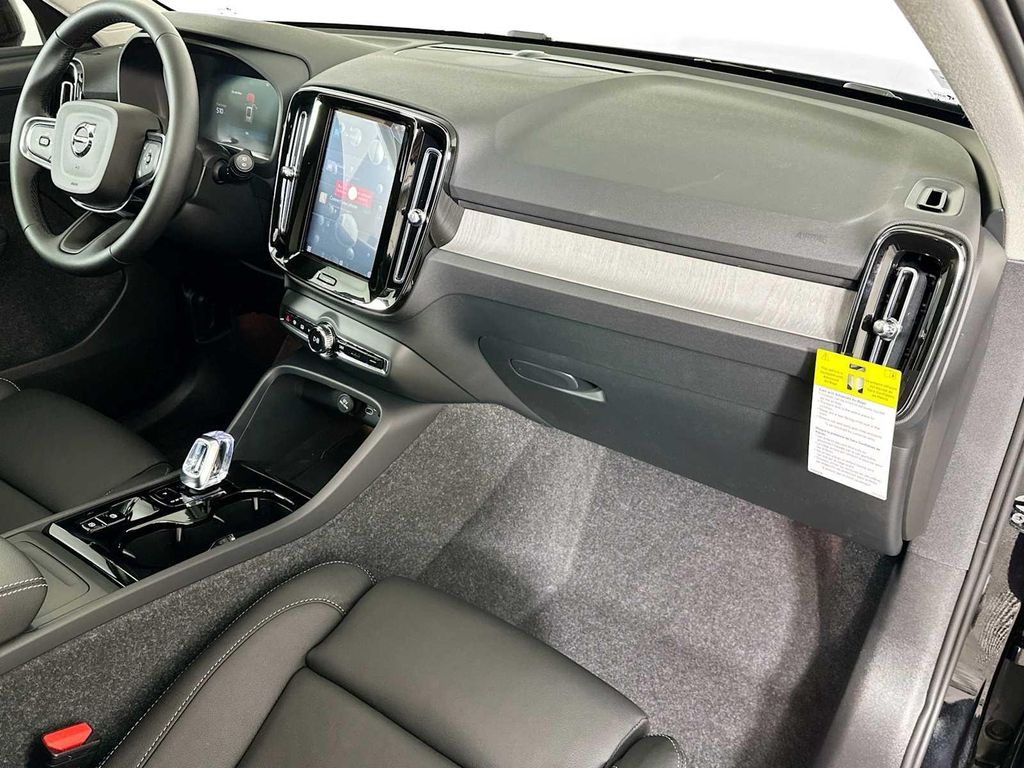 2025 Volvo XC40 B5 PLUS DARK THEME — миниатюра 25