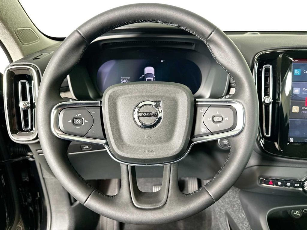 2025 Volvo XC40 B5 PLUS DARK THEME — фото 9