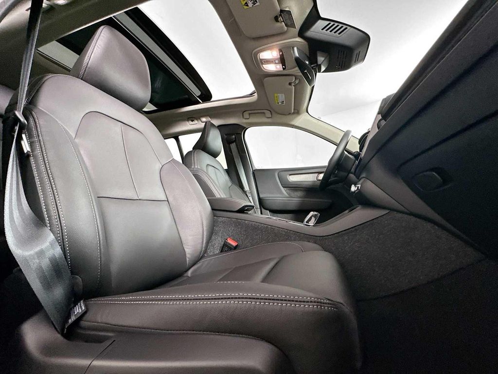 2025 Volvo XC40 B5 PLUS DARK THEME — миниатюра 24