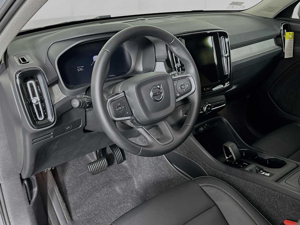 2025 VOLVO XC40 B5 CORE BRIGHT THEME photo 9