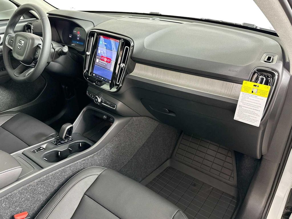 2025 Volvo XC40 B5 CORE BRIGHT THEME — миниатюра 27