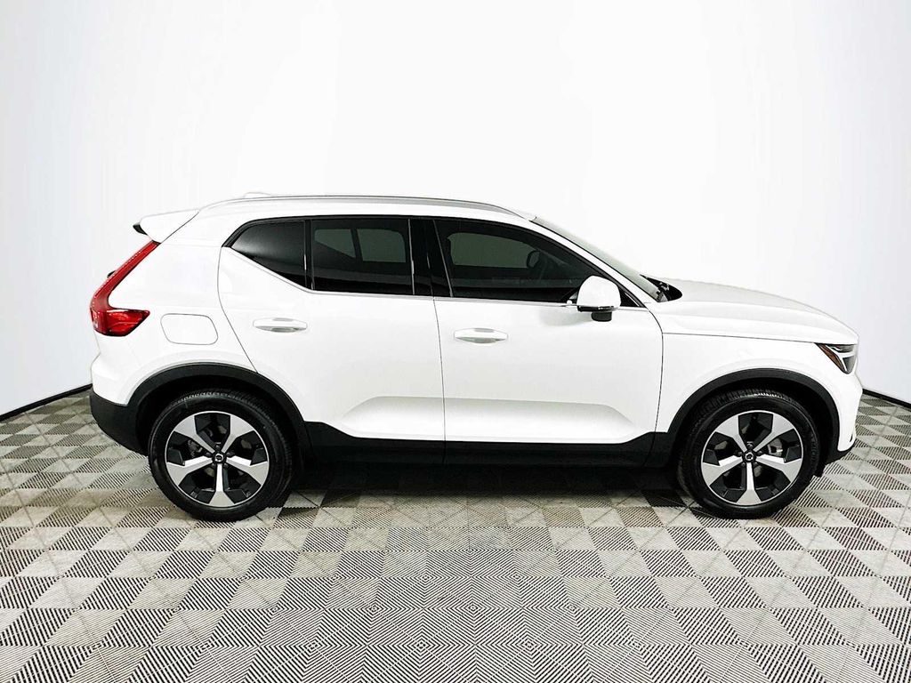 2025 VOLVO XC40 B5 CORE BRIGHT THEME photo 8