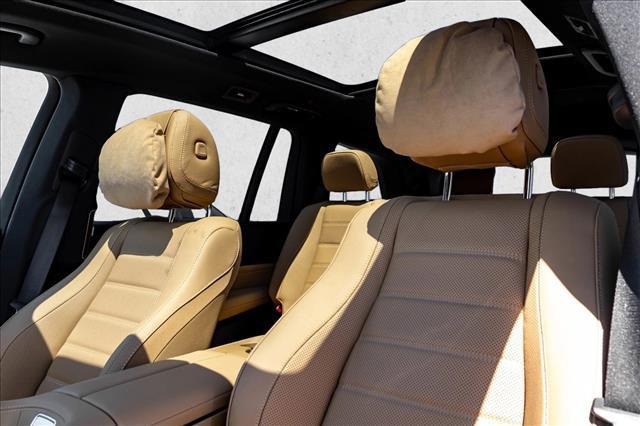2026 Mercedes-BENZ GLS — миниатюра 23
