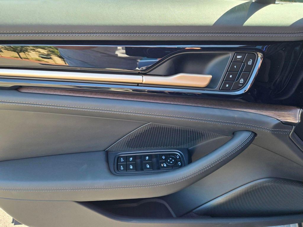 2025 Porsche PANAMERA 4 缩略图 19