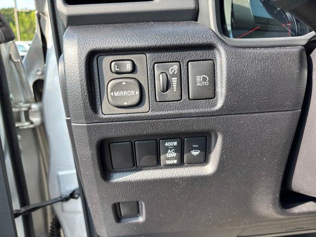 صورة مصغرة 16 لـ 2023 Toyota 4RUNNER SR5