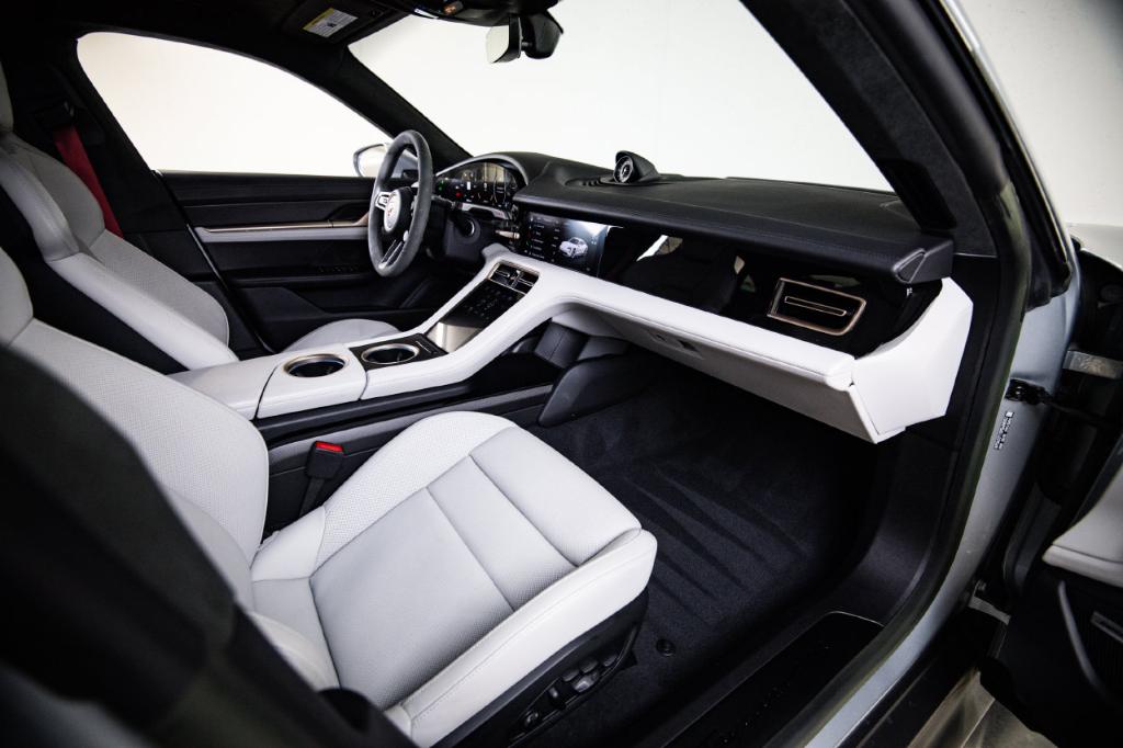 صورة مصغرة 28 لـ 2023 Porsche TAYCAN GTS