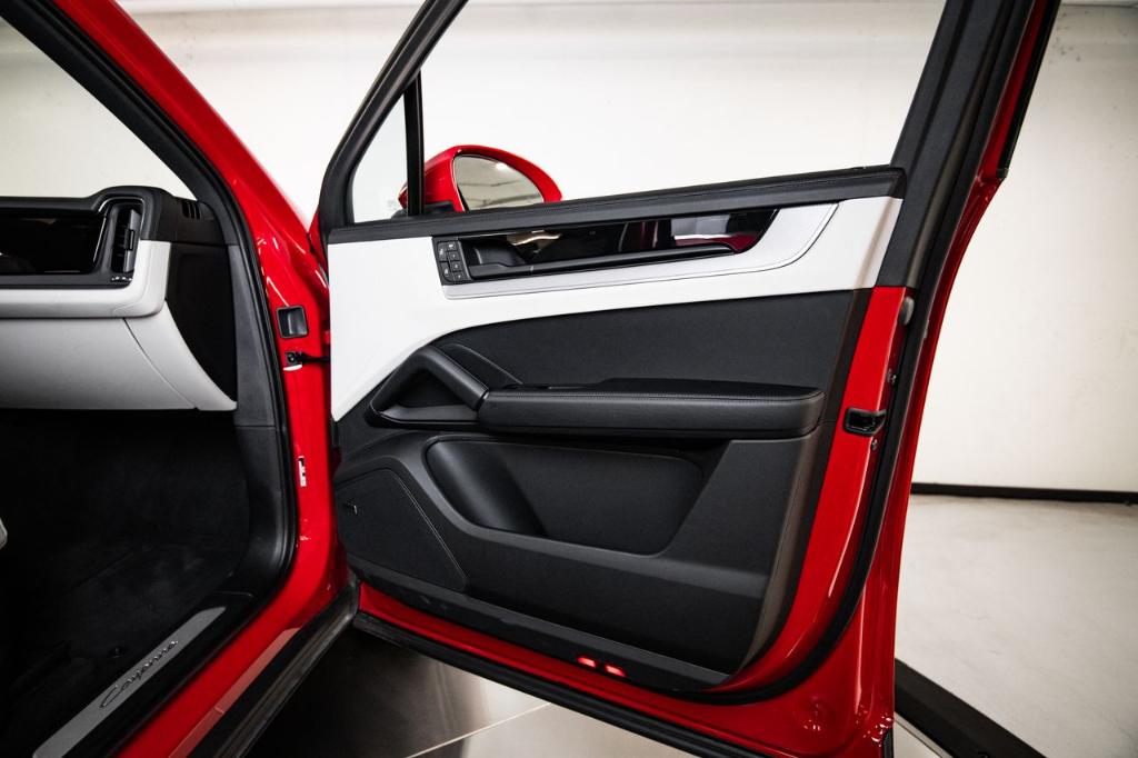 2026 Porsche CAYENNE BASE 缩略图 27