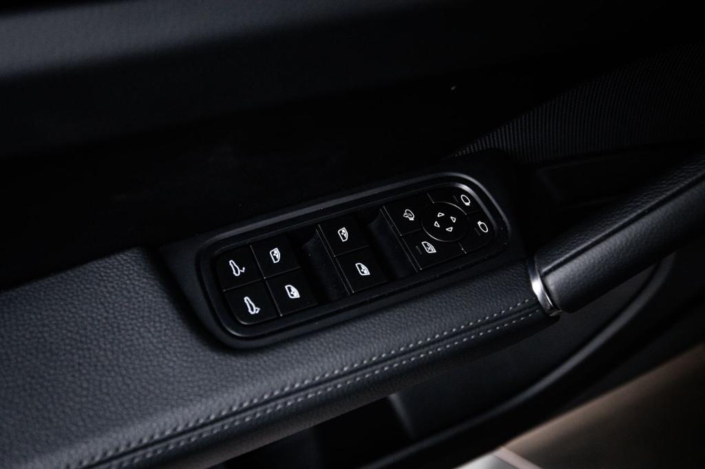 2023 Porsche CAYENNE PLATINUM EDITION thumbnail 22