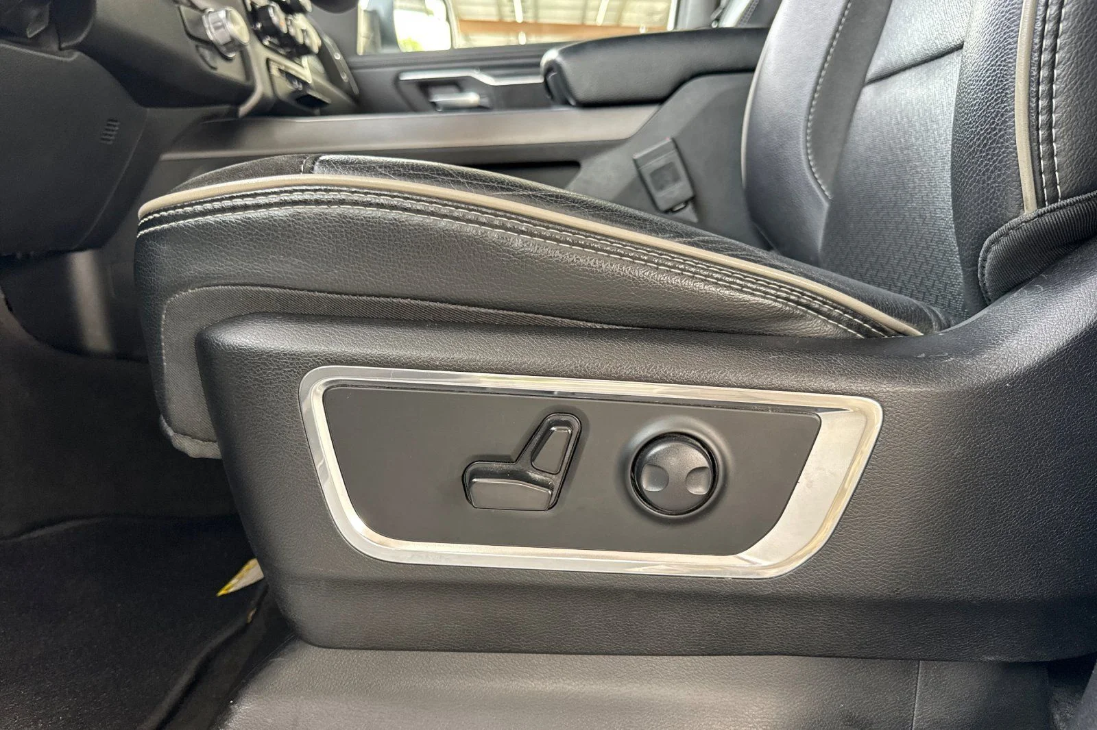 2024 RAM 1500 LARAMIE — миниатюра 17