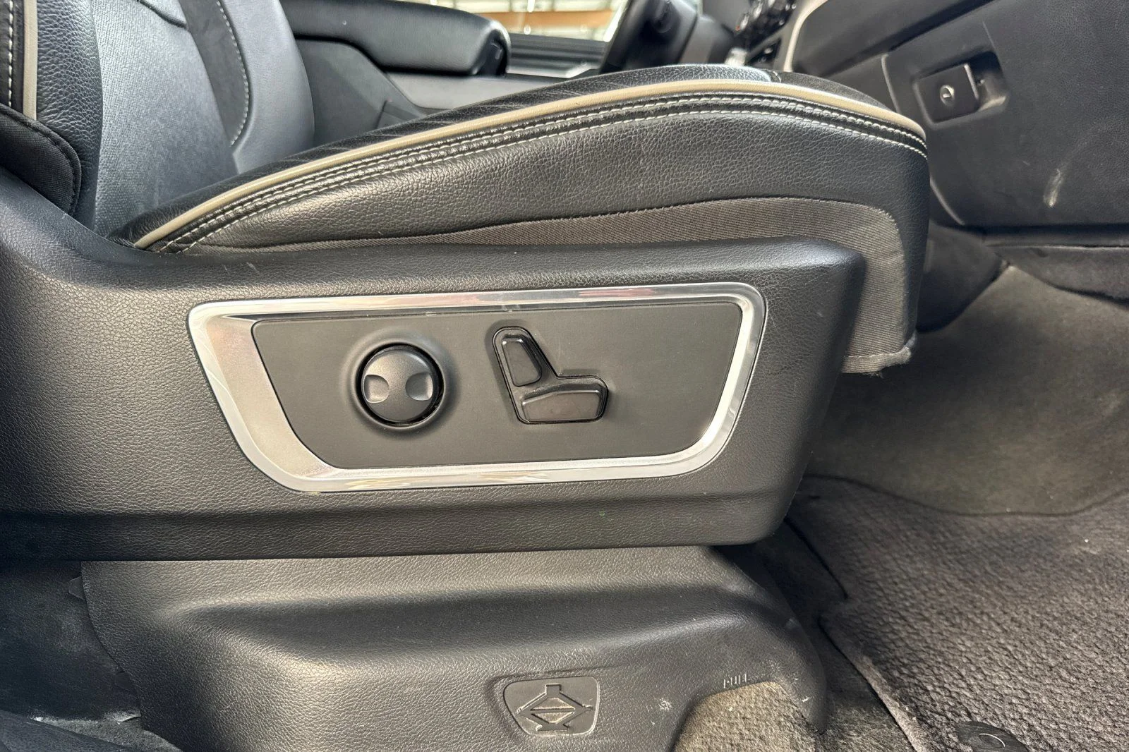 2024 RAM 1500 LARAMIE — миниатюра 25
