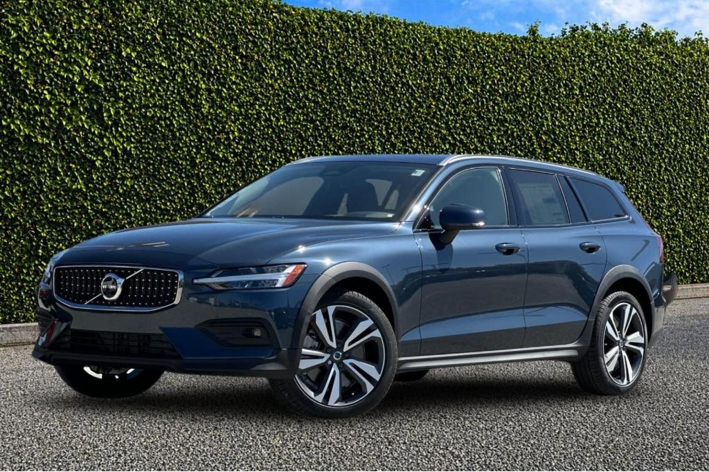 New 2026 Volvo V60 Cross Country B5 Plus