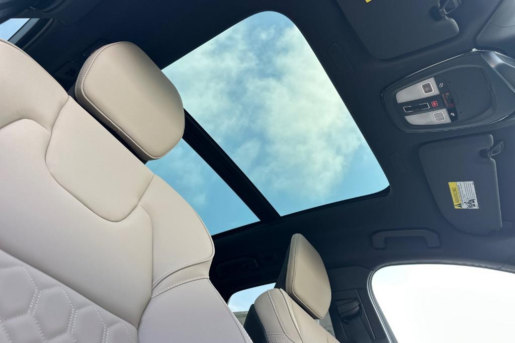 صورة مصغرة 16 لـ 2026 Volvo XC60 PLUG-IN HYBRID T8 PLUS