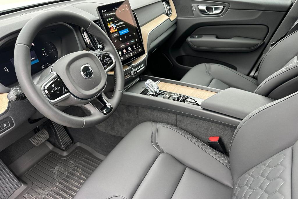 2026 Volvo XC60 PLUG-IN HYBRID T8 PLUS — фото 9