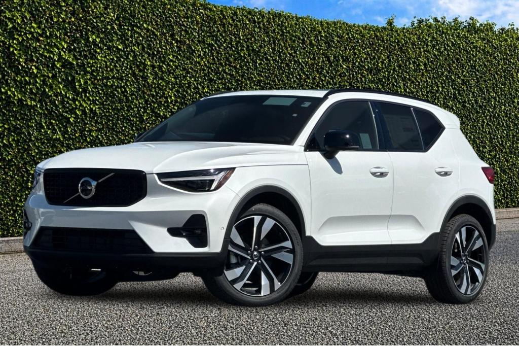 New 2026 Volvo XC40 B4 Plus