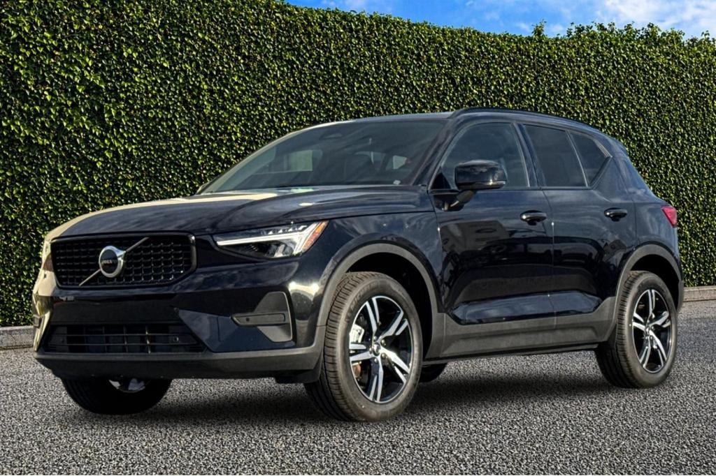 New 2026 Volvo XC40 B4 Core