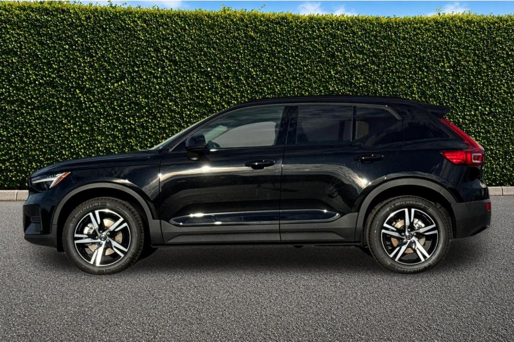 صورة 2 لـ 2026 Volvo XC40 B4 CORE