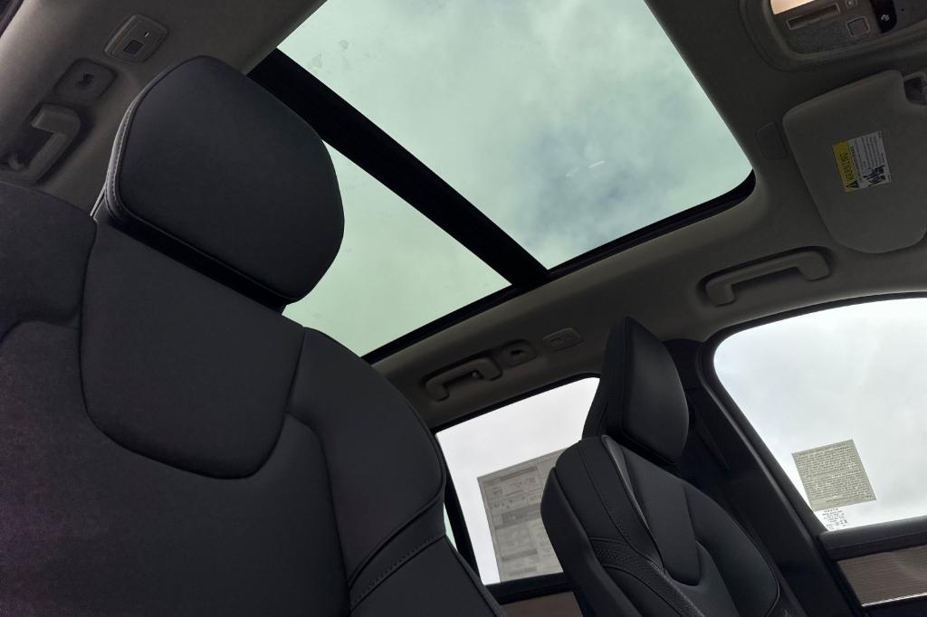 2025 Volvo XC90 PLUG-IN HYBRID T8 PLUS 7-SEATER 缩略图 17