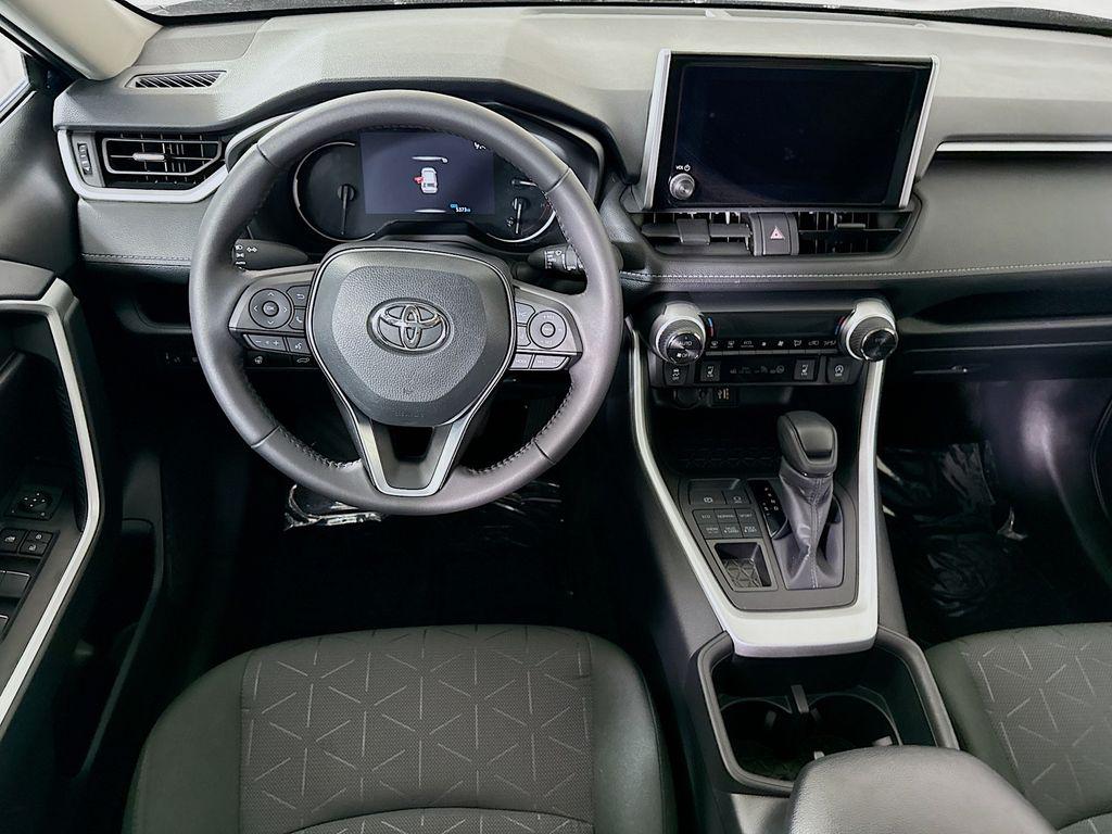 2024 Toyota RAV4 XLE — фото 4