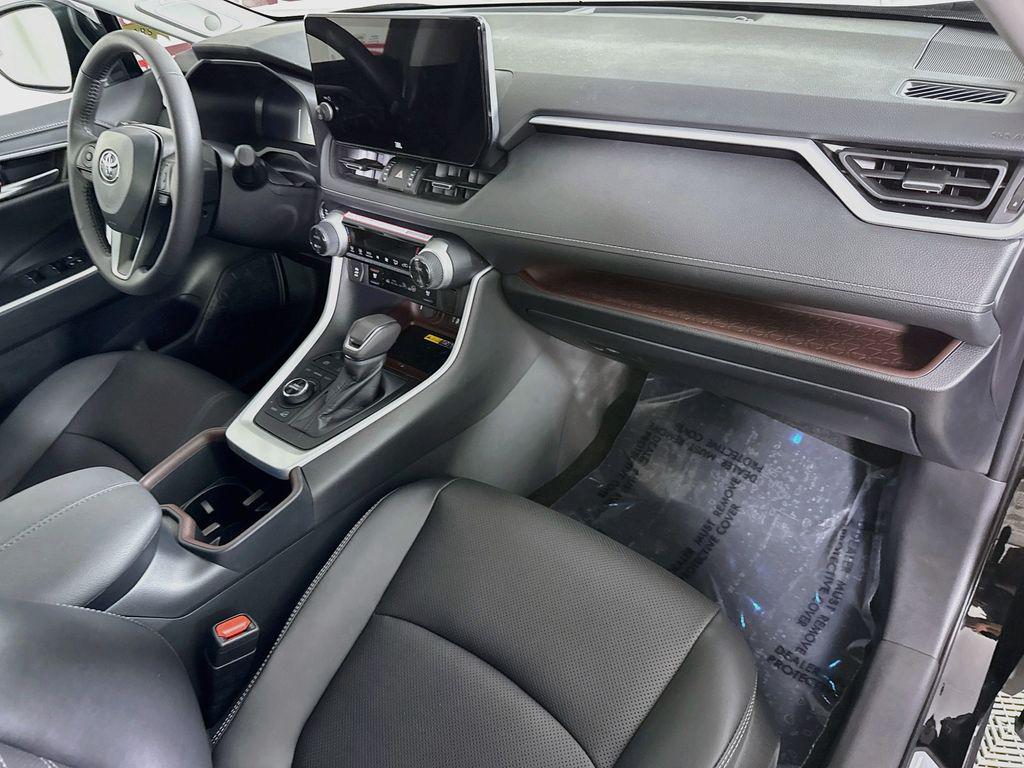 صورة مصغرة 33 لـ 2025 Toyota RAV4 LIMITED