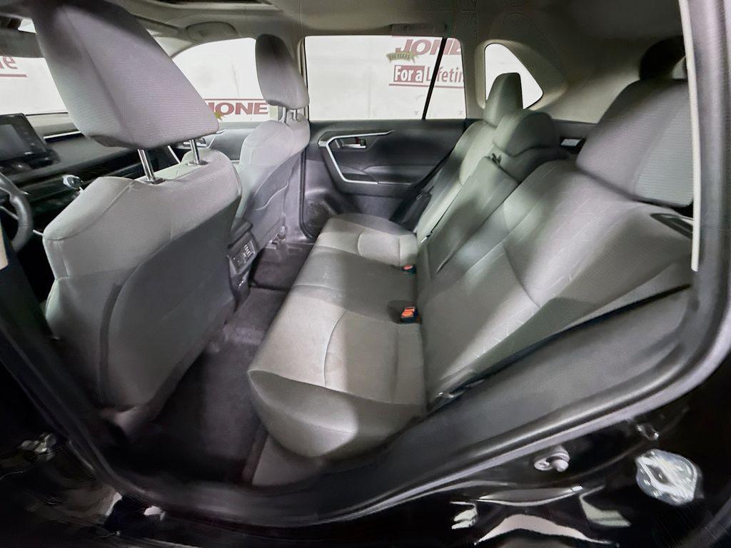 2022 Toyota RAV4 XLE — миниатюра 27
