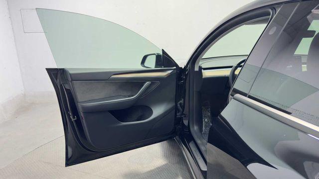 TESLA MODEL Y LONG RANGE DUAL MOTOR ALL-WHEEL DRIVE - 10