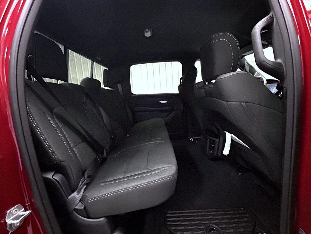2026 RAM 1500 WARLOCK CREW CAB 4X4 5'7' BOX — миниатюра 18