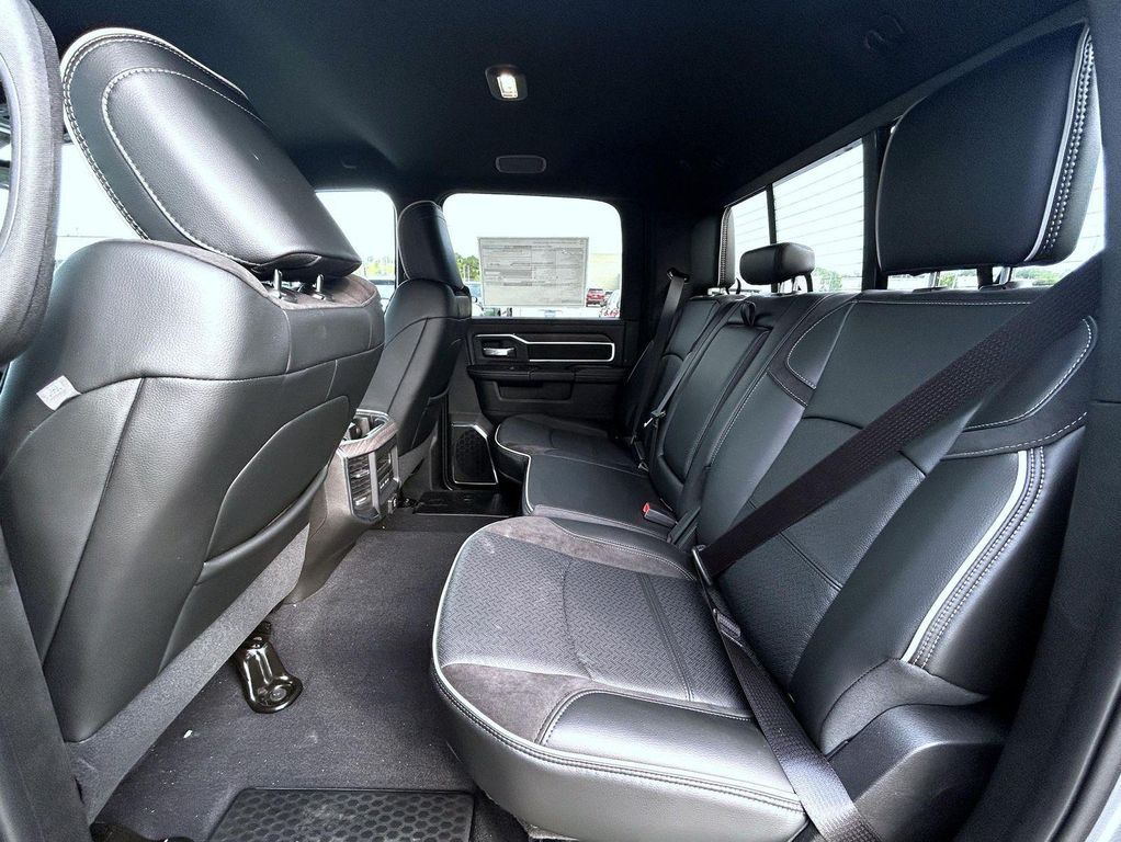 2026 RAM 3500 LARAMIE CREW CAB 4X4 8' BOX — миниатюра 19