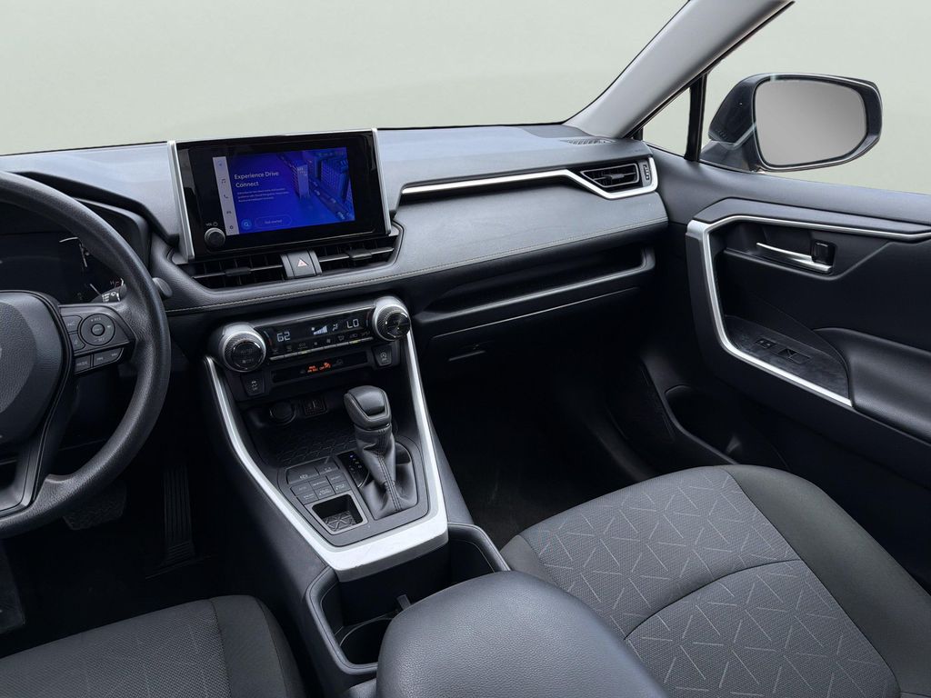 2025 Toyota RAV4 XLE — миниатюра 20