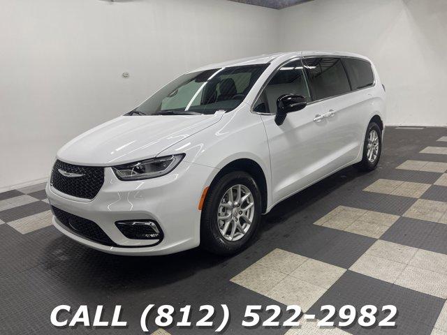 New 2026 Chrysler Pacifica Select