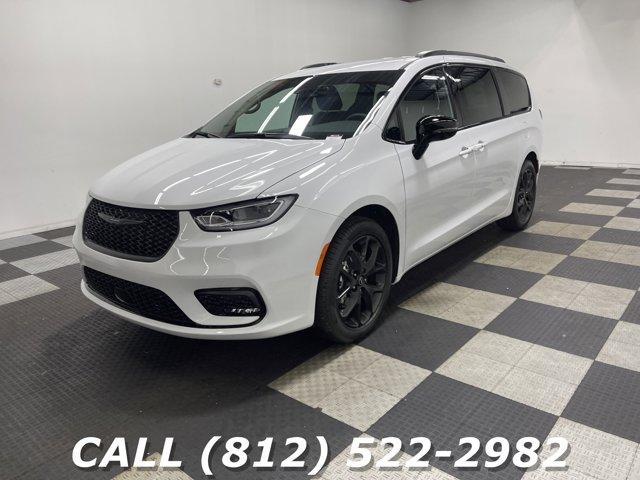 New 2026 Chrysler Pacifica Select