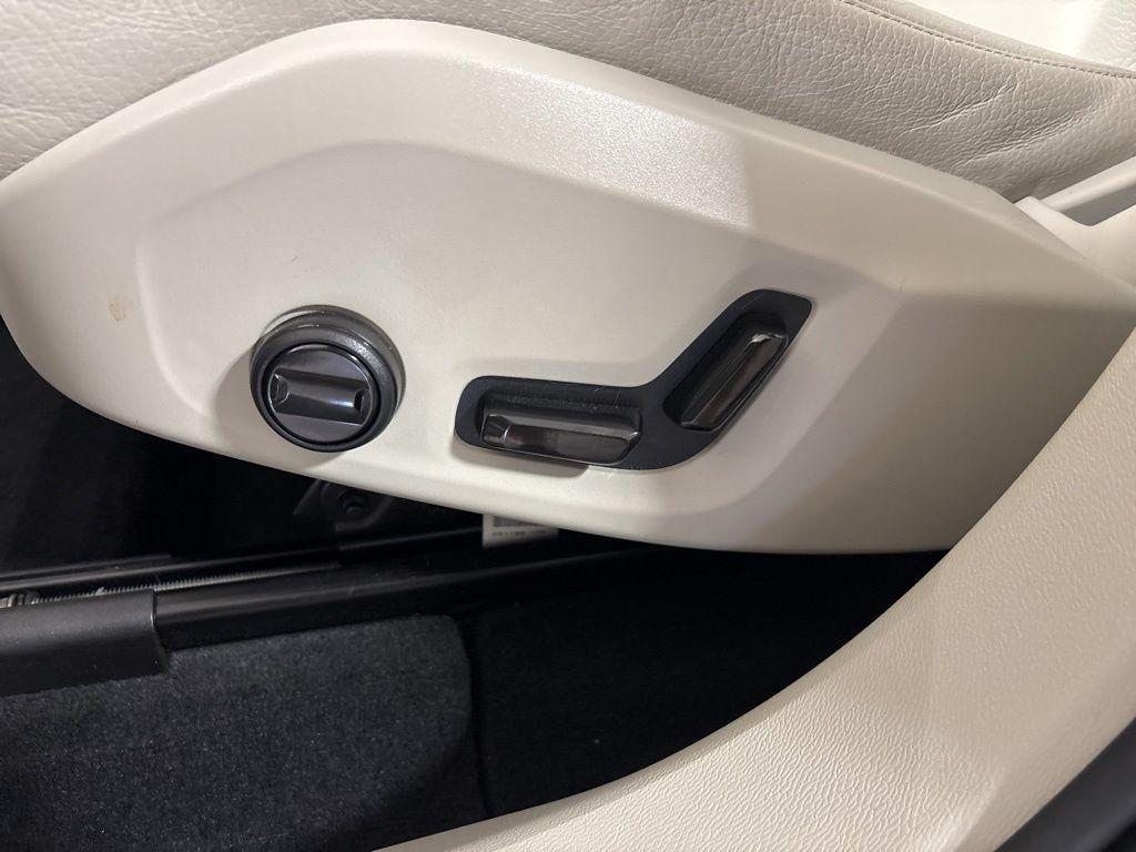 2023 Volvo XC60 B5 PLUS BRIGHT THEME — миниатюра 11