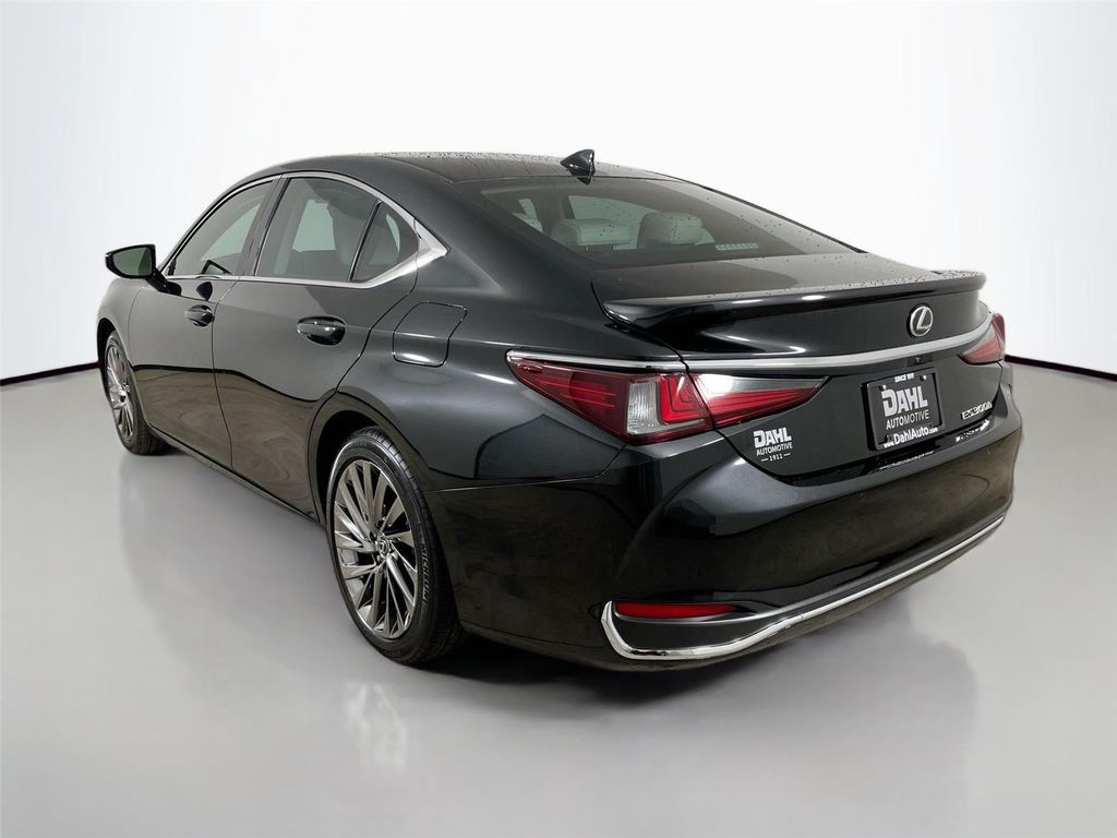 صورة 10 لـ 2024 Lexus ES 300H ULTRA LUXURY