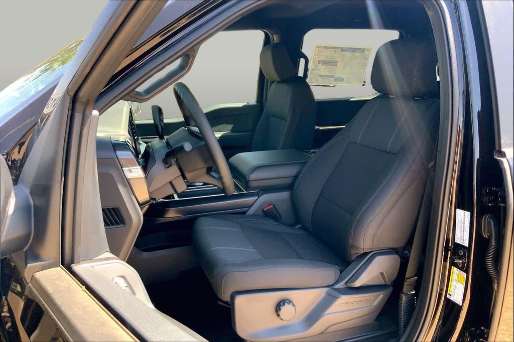 صورة 9 لـ 2026 FORD F-150 STX