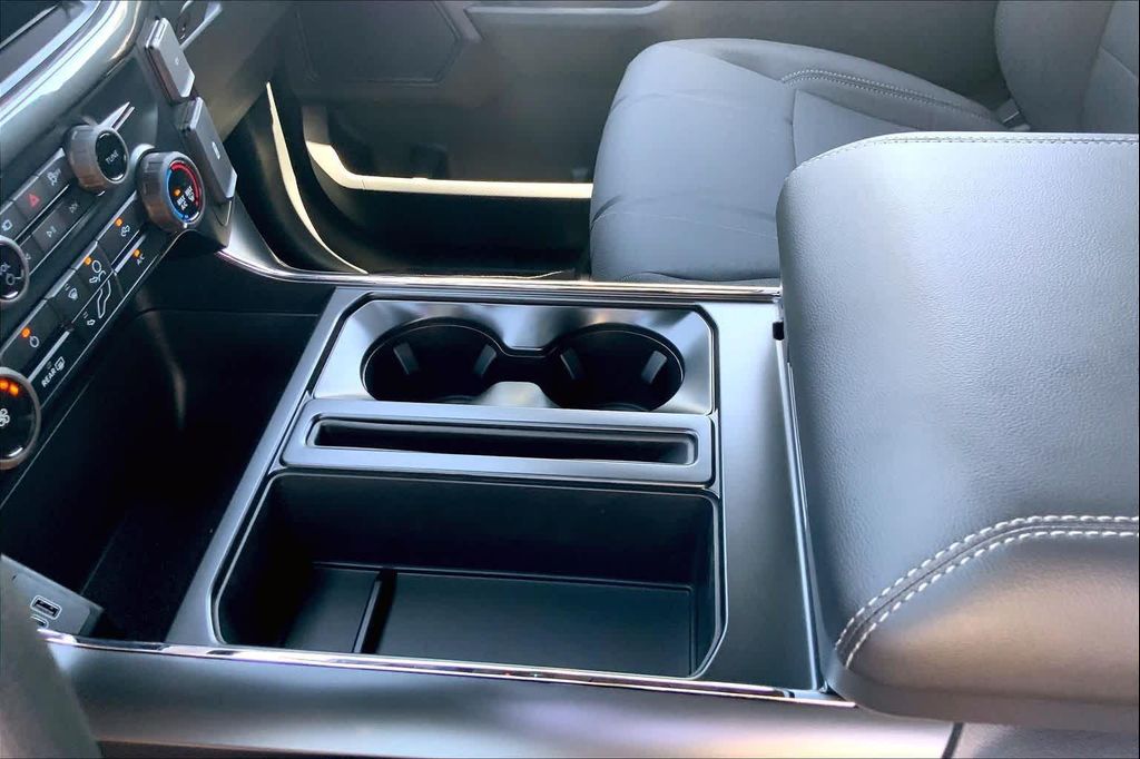 صورة 7 لـ 2026 FORD F-150 STX