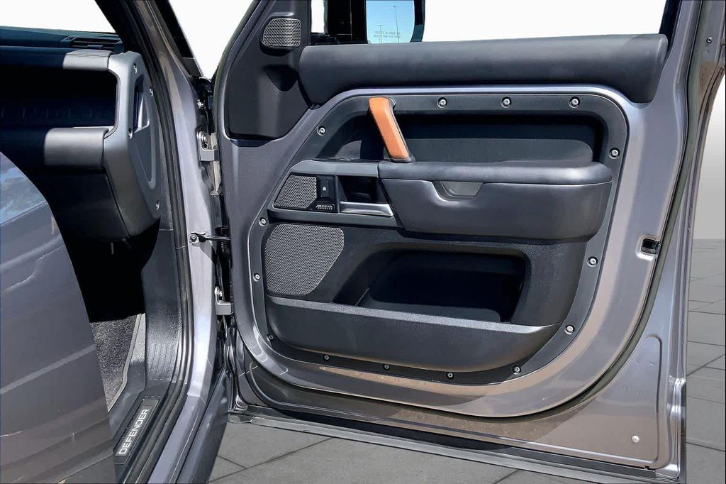صورة مصغرة 23 لـ 2023 LAND Rover DEFENDER 110 X