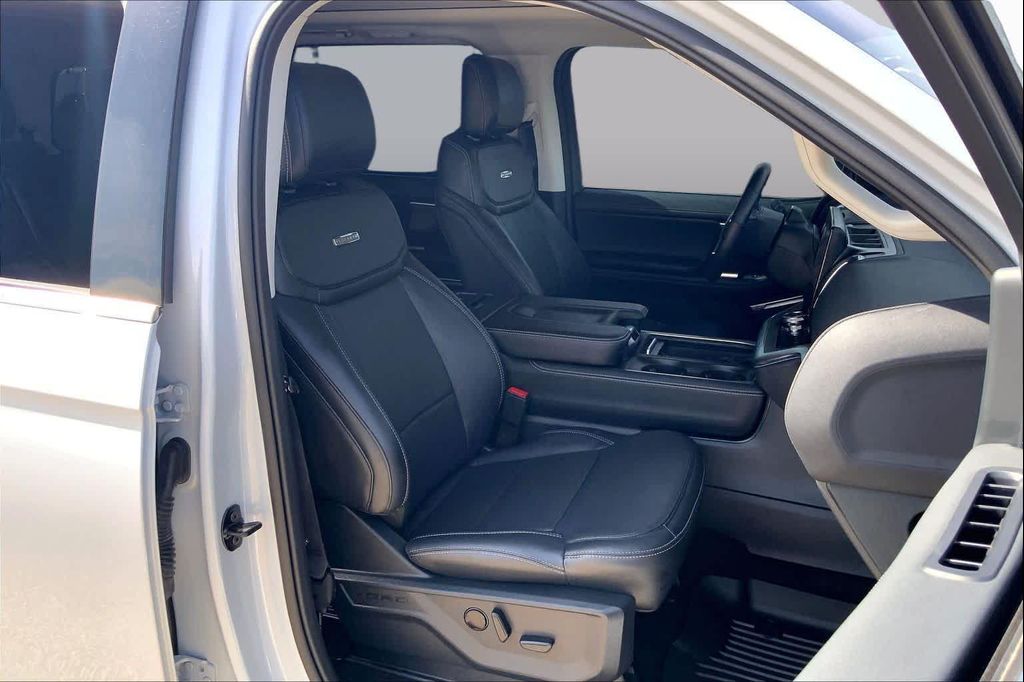 2025 FORD EXPEDITION PLATINUM — фото 9