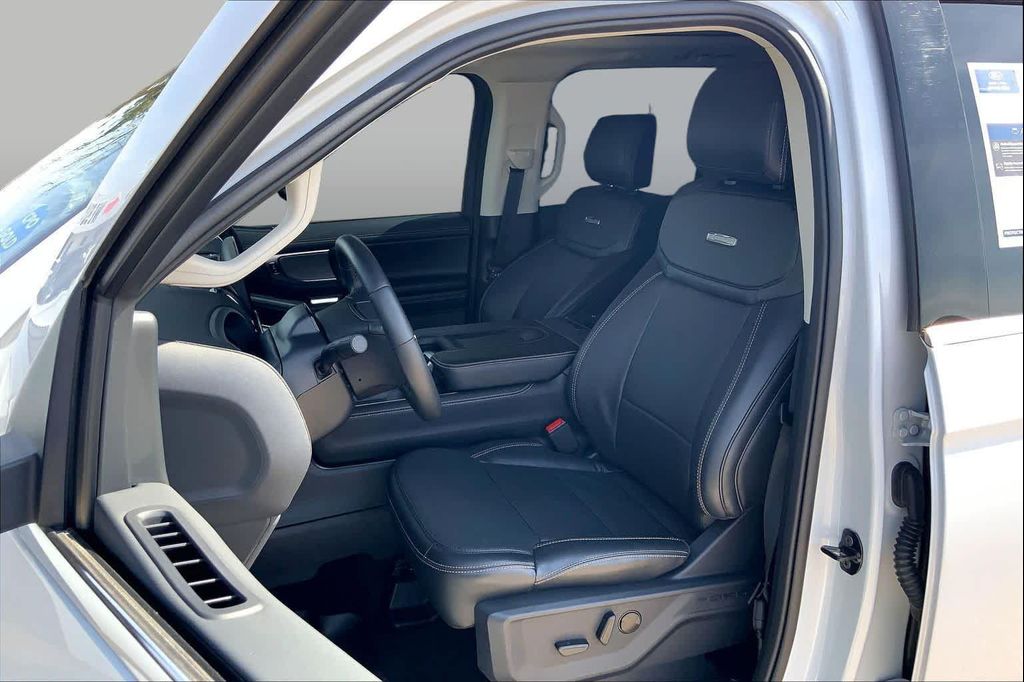 2025 FORD EXPEDITION PLATINUM — фото 8