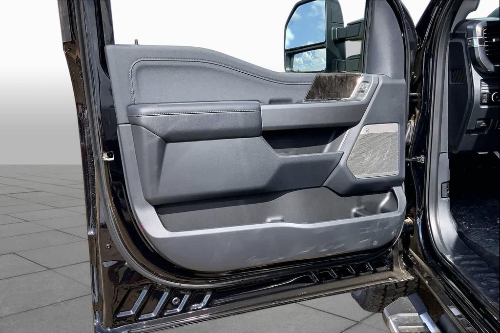 2026 FORD F-350 LARIAT 照片 10