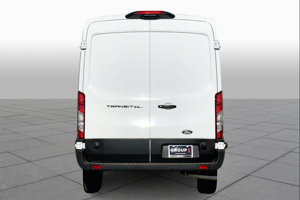صورة 4 لـ 2026 FORD TRANSIT-250 BASE
