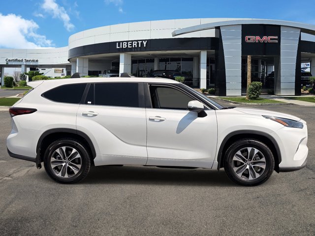 2024 Toyota HIGHLANDER XLE thumbnail 2