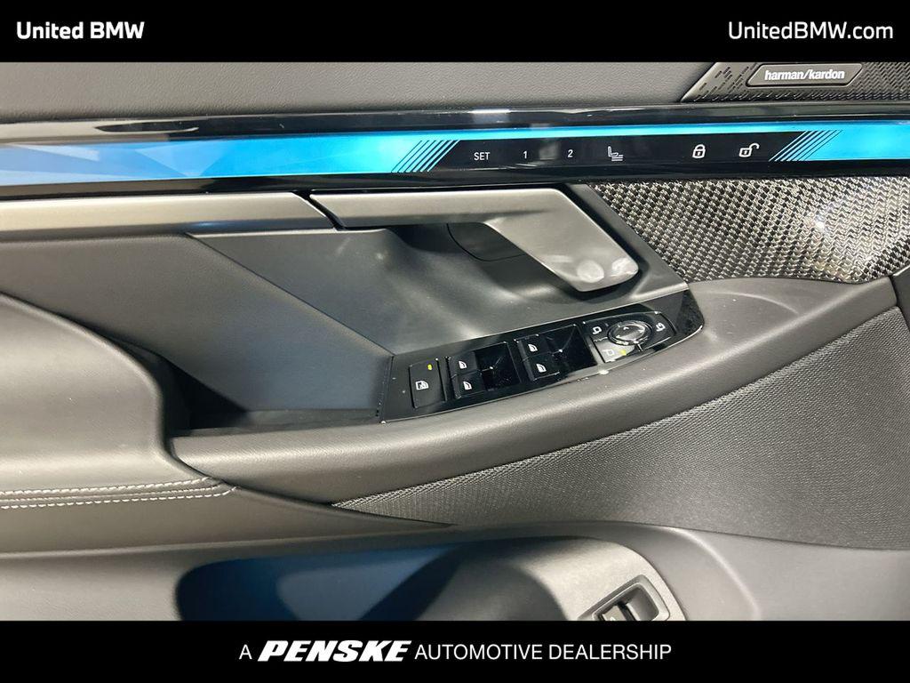 2026 BMW 550E XDRIVE — миниатюра 11