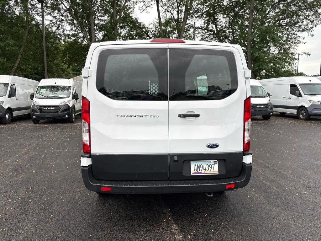 صورة مصغرة 4 لـ 2025 FORD TRANSIT-250 BASE