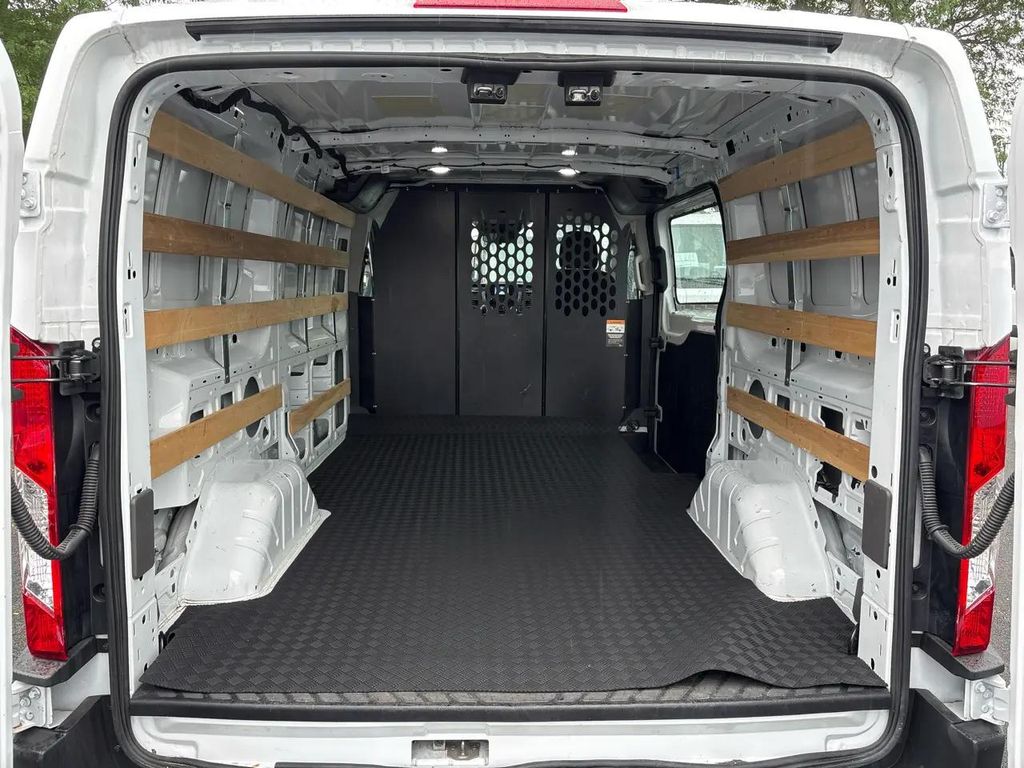 صورة مصغرة 10 لـ 2025 FORD TRANSIT-250 BASE