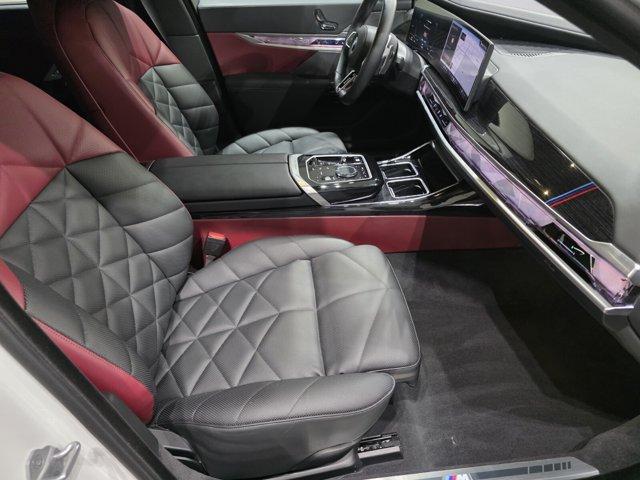 صورة مصغرة 22 لـ 2025 BMW 740 I XDRIVE